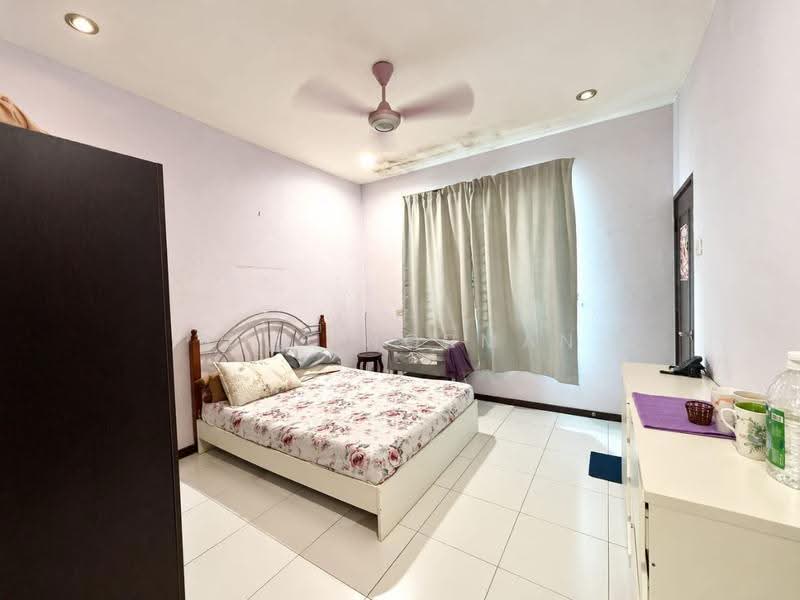 2-storey Terraced House for Sale in Taman Impian Emas (Skudai) - Sufi Norman - Bedroom - PropertyGuru.com.my