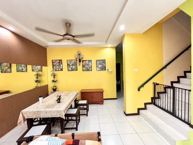 2-storey Terraced House for Sale in Taman Impian Emas (Skudai) - Sufi Norman - Dining Room - PropertyGuru.com.my