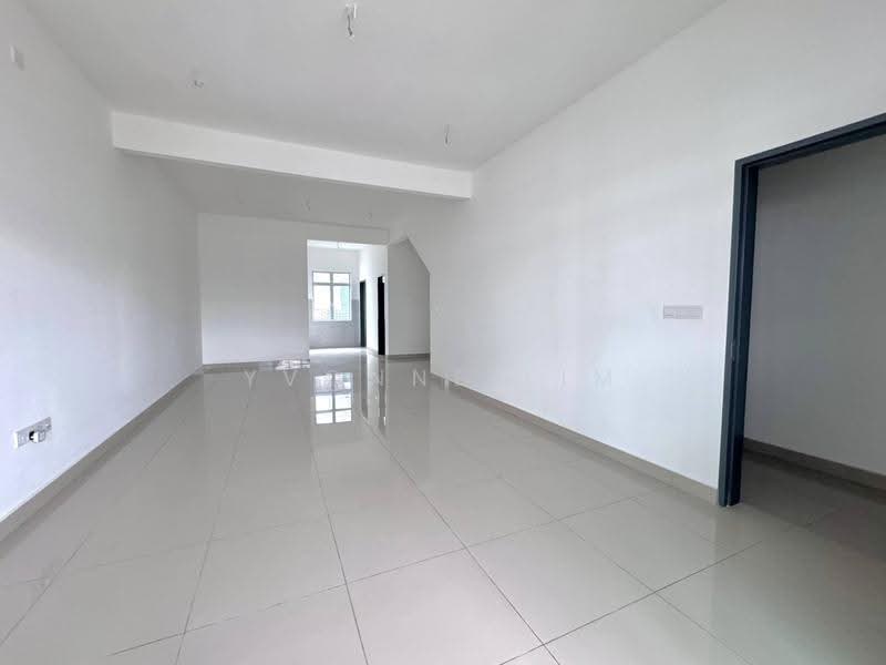 2-storey Terraced House for Sale in Bandar Dato Onn (Tebrau) - Yvonne Lim - Living Room - PropertyGuru.com.my