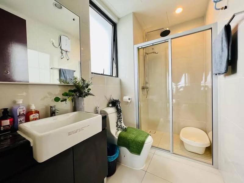 Kondominium untuk Dijual di Royal Strand @ Country Garden Danga Bay - Siow Yan Er - Bathroom - PropertyGuru.com.my