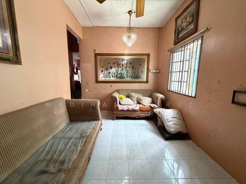 Rumah Teres 1-Tingkat untuk Dijual di Seksyen 32, Bukit Naga (Shah Alam) - Wadihan Fairuz - Living Room - PropertyGuru.com.my