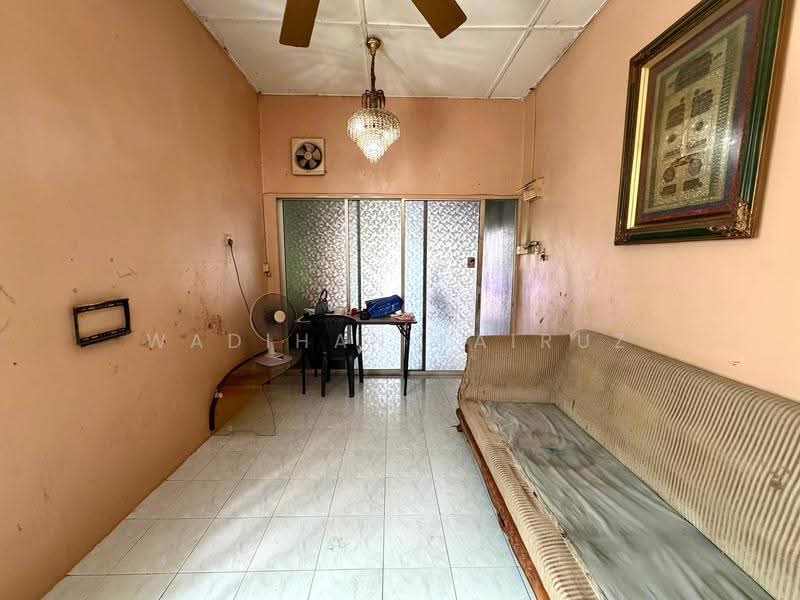 Rumah Teres 1-Tingkat untuk Dijual di Seksyen 32, Bukit Naga (Shah Alam) - Wadihan Fairuz - Living Room - PropertyGuru.com.my