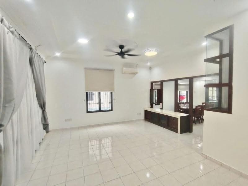 Rumah Teres 2-Tingkat untuk Dijual di Taman Perling (Perling) - Johnson Chen - Living Room - PropertyGuru.com.my