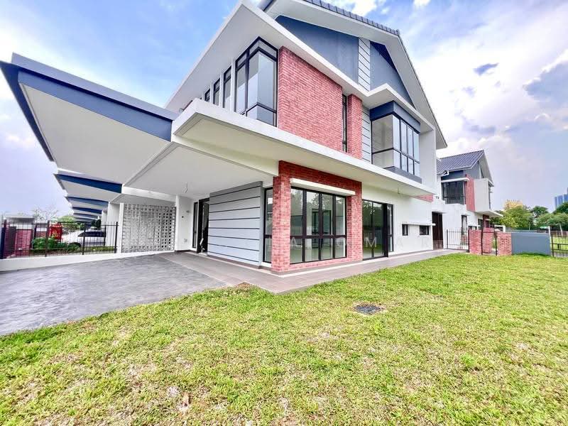 Rumah Teres untuk Dijual di Elmina (Shah Alam) - Nur Alia Omar - Exterior - PropertyGuru.com.my