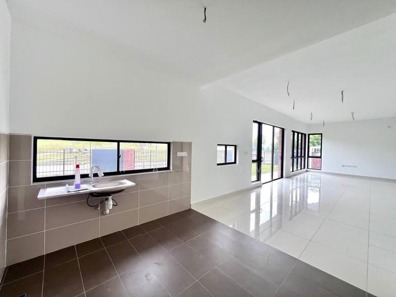 Rumah Teres untuk Dijual di Elmina (Shah Alam) - Nur Alia Omar - Kitchen - PropertyGuru.com.my