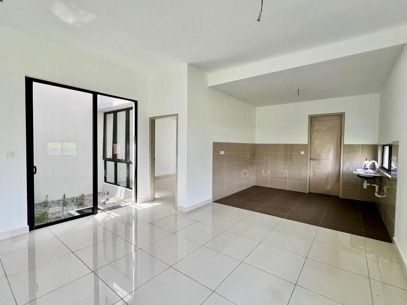 Rumah Teres untuk Dijual di Elmina (Shah Alam) - Nur Alia Omar - Kitchen - PropertyGuru.com.my