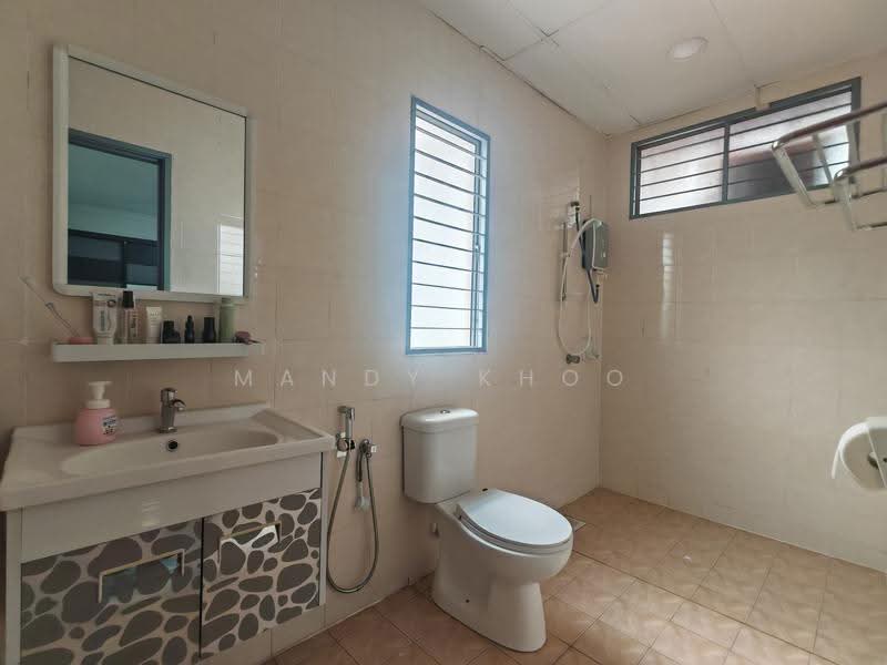 Rumah Bandar untuk Dijual di Jalan Ipoh (Kuala Lumpur) - Mandy Khoo - Bathroom - PropertyGuru.com.my