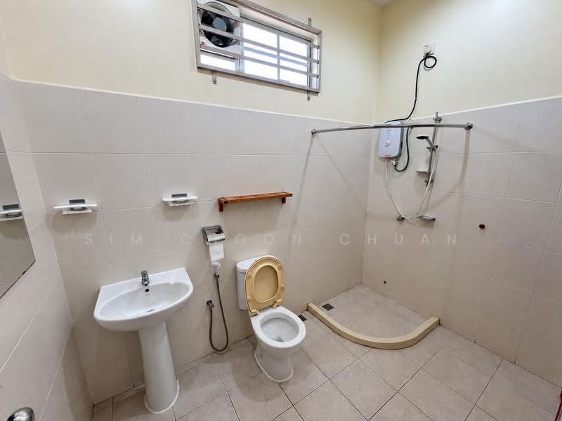 Semi-Detached House for Sale in Taman Desa Seraya (Pengkalan Kundor) - Sim Choon Chuan - Bathroom - PropertyGuru.com.my