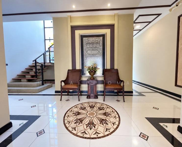 Rumah Banglo untuk Dijual di Bukit Jelutong (Shah Alam) - Nur Alia Omar - Entrance - PropertyGuru.com.my