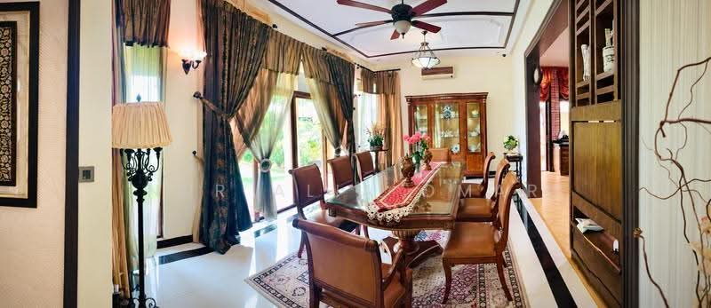 Rumah Banglo untuk Dijual di Bukit Jelutong (Shah Alam) - Nur Alia Omar - Dining Room - PropertyGuru.com.my