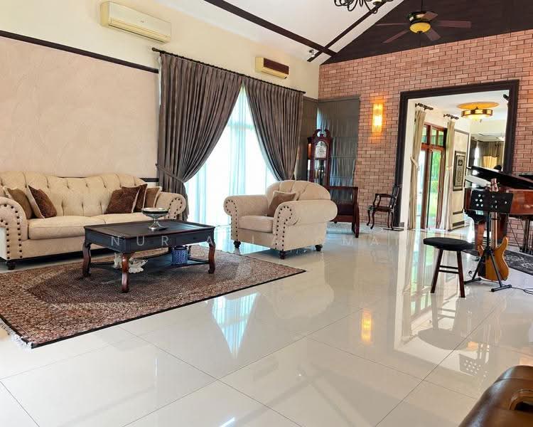 Rumah Banglo untuk Dijual di Bukit Jelutong (Shah Alam) - Nur Alia Omar - Living Room - PropertyGuru.com.my