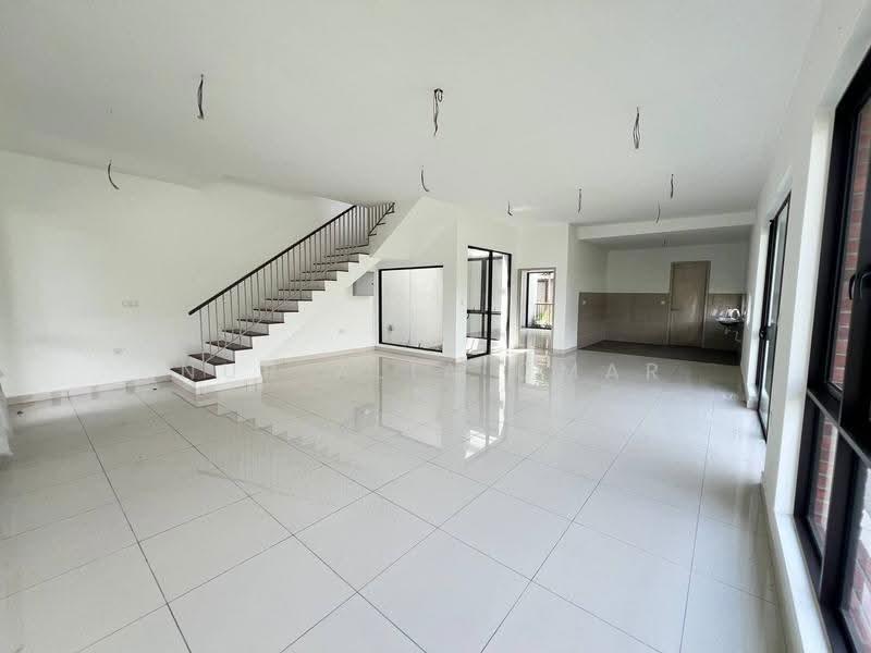 Rumah Banglo untuk Dijual di Bukit Jelutong (Shah Alam) - Nur Alia Omar - Living Room - PropertyGuru.com.my