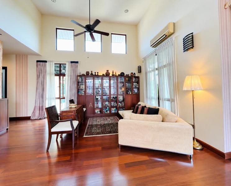 Rumah Banglo untuk Dijual di Bukit Jelutong (Shah Alam) - Nur Alia Omar - Living Room - PropertyGuru.com.my