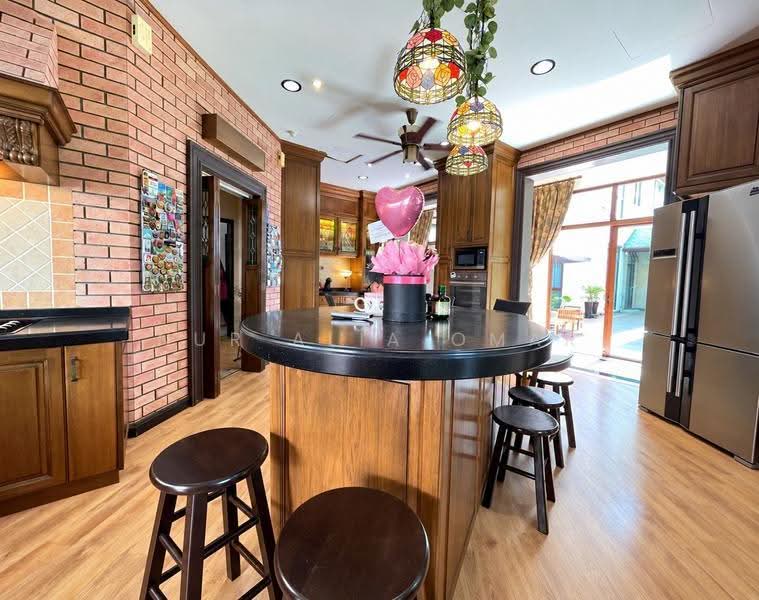 Rumah Banglo untuk Dijual di Bukit Jelutong (Shah Alam) - Nur Alia Omar - Kitchen - PropertyGuru.com.my