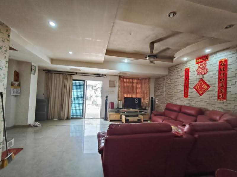 Rumah Teres 2-Tingkat untuk Dijual di Bandar Indahpura (Kulai) - Danny See - Living Room - PropertyGuru.com.my