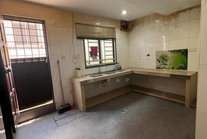 Rumah Teres 2-Tingkat untuk Dijual di Saujana Damansara (Damansara Damai) - Eva Yap - Kitchen - PropertyGuru.com.my