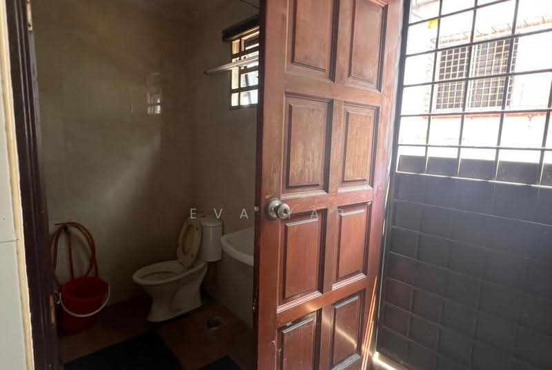 Rumah Teres 2-Tingkat untuk Dijual di Saujana Damansara (Damansara Damai) - Eva Yap - Bathroom - PropertyGuru.com.my