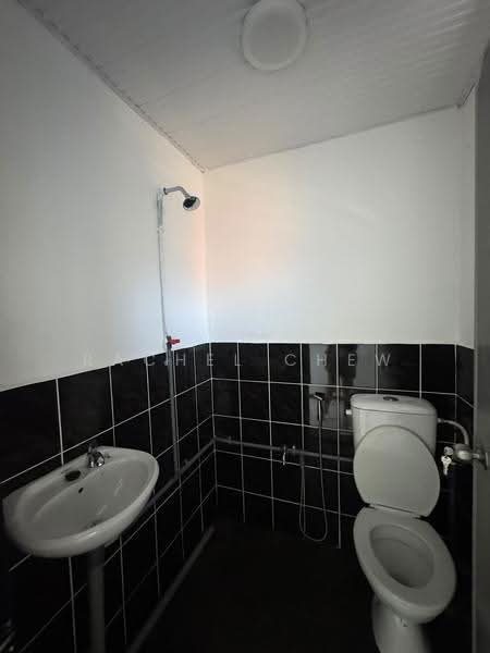 Rumah Teres 1-Tingkat untuk Dijual di other (Putatan) - Rachel Chew - Bathroom - PropertyGuru.com.my