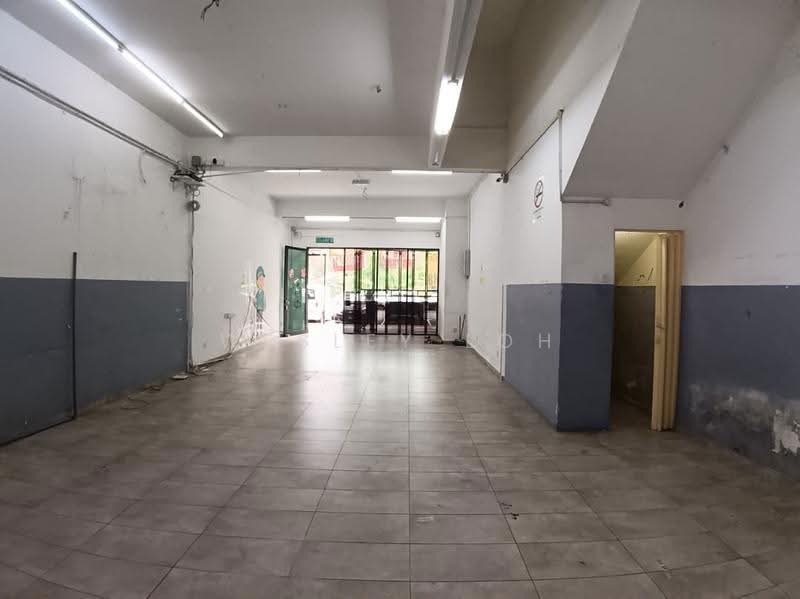 Kedai untuk Dijual di Taman Putra Impiana (Puchong) - WESLEY LOH - Entrance - PropertyGuru.com.my