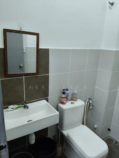 Rumah Teres 2-Tingkat untuk Disewa di Sepang (Selangor) - Jeev Syds - Bathroom - PropertyGuru.com.my