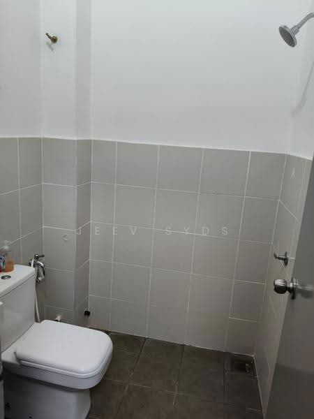 Rumah Teres 2-Tingkat untuk Disewa di Sepang (Selangor) - Jeev Syds - Bathroom - PropertyGuru.com.my