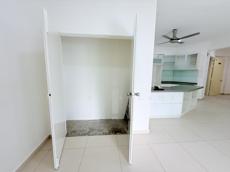 Kondominium untuk Dijual di Serin Residency - SHAH REZA SAMAT - Small store room in living room - PropertyGuru.com.my