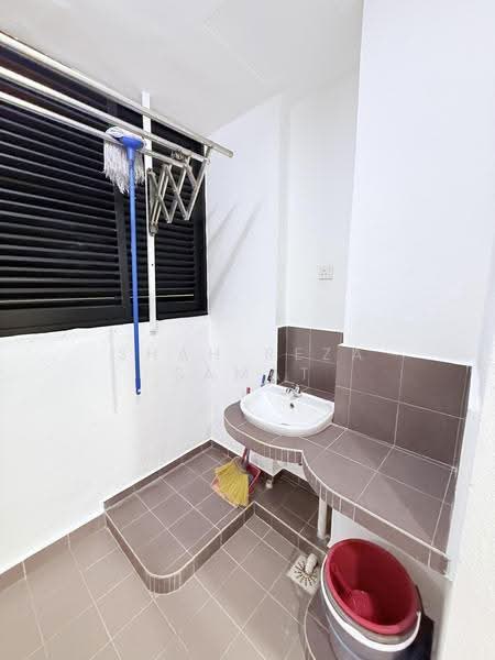 Kondominium untuk Dijual di Serin Residency - SHAH REZA SAMAT - cloth drying area - PropertyGuru.com.my