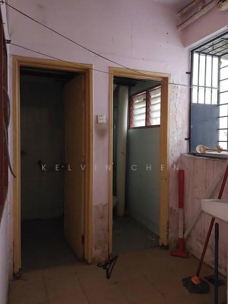 Apartment for Sale at Pangsapuri Mawar Jaya - Kelvin Chen - Bathroom - PropertyGuru.com.my