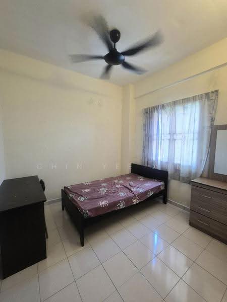 Apartment for Sale at Pangsapuri Damai Mewah B - Chin Yee Xin - Bedroom - PropertyGuru.com.my