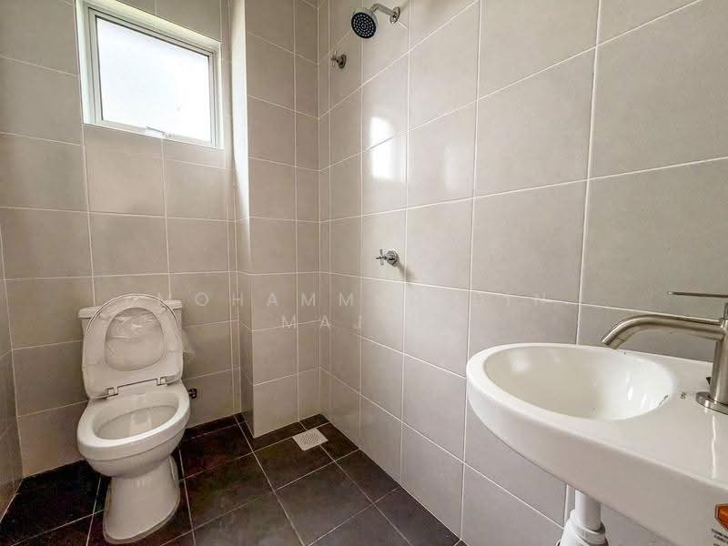 Rumah Berkembar untuk Dijual di Seksyen 30 (Shah Alam) - Mohammad Din Majid - PropertyGuru.com.my