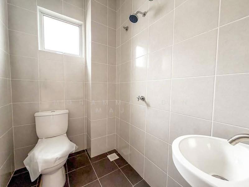Rumah Berkembar untuk Dijual di Seksyen 30 (Shah Alam) - Mohammad Din Majid - PropertyGuru.com.my