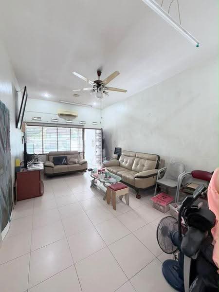 Rumah Teres 1-Tingkat untuk Dijual di Taman Abad (Johor Bahru) - Gladys Wong - Living Room - PropertyGuru.com.my