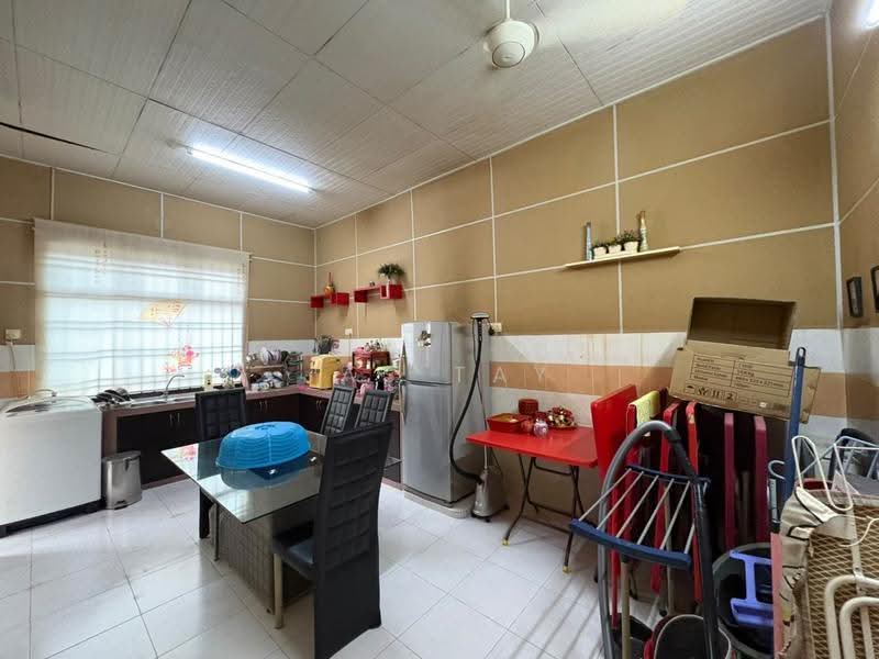1-storey Terraced House for Sale in Taman Bestari Indah (Ulu Tiram) - Jas Tay - Kitchen - PropertyGuru.com.my