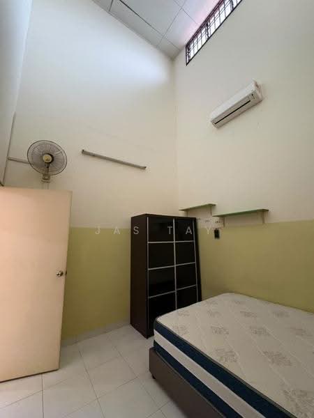 1-storey Terraced House for Sale in Taman Bestari Indah (Ulu Tiram) - Jas Tay - Bedroom - PropertyGuru.com.my