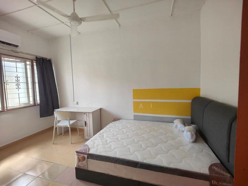Rumah Teres 2-Tingkat untuk Disewa di Seksyen 17 (Petaling Jaya) - C Y Lai - Bedroom - PropertyGuru.com.my