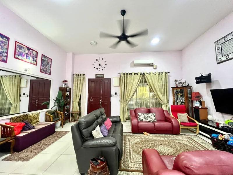 Rumah Teres 2.5-Tingkat untuk Dijual di Shah Alam (Selangor) - Nur Alia Omar - Living Room - PropertyGuru.com.my