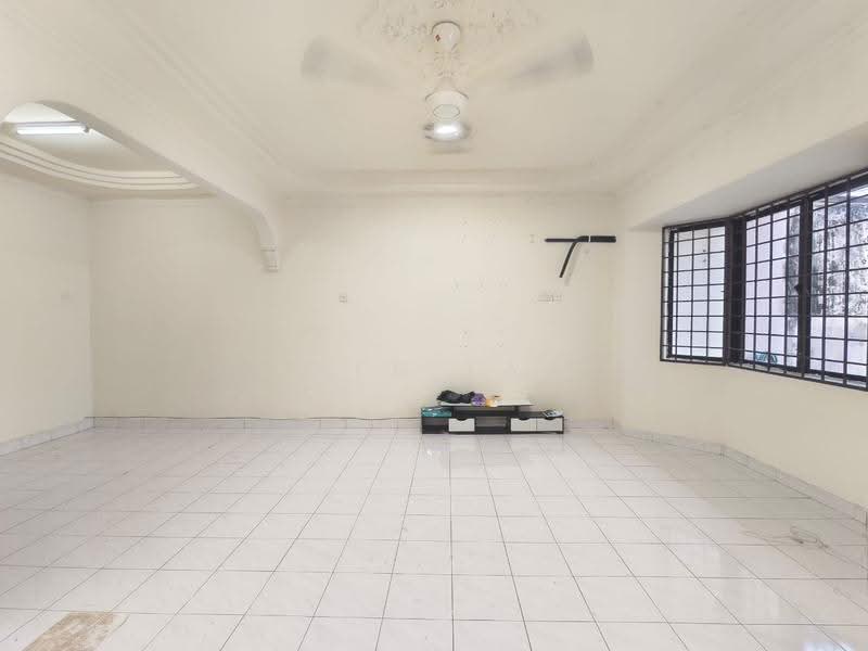 Rumah Teres 2-Tingkat untuk Dijual di Bandar Selesa Jaya (Skudai) - Iden Tan - Living Room - PropertyGuru.com.my