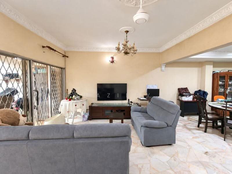 Rumah Teres 2-Tingkat untuk Dijual di Taman Sri Watan (Ampang) - Shaziery Iskandar - Living Room - PropertyGuru.com.my