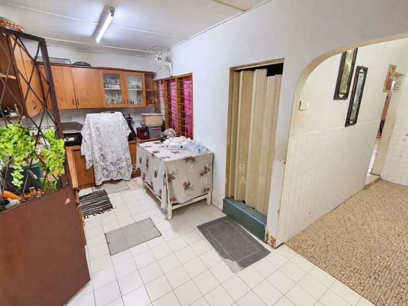 Rumah Teres 2-Tingkat untuk Dijual di Taman Sri Watan (Ampang) - Shaziery Iskandar - Kitchen - PropertyGuru.com.my
