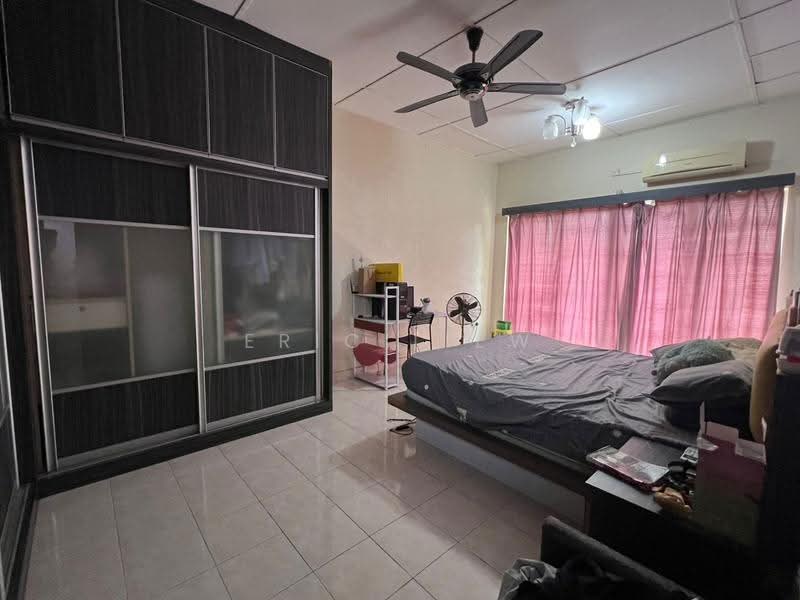 Rumah Teres 2.5-Tingkat untuk Dijual di Taman Bukit Serdang (Seri Kembangan) - Eric Liew - Bedroom - PropertyGuru.com.my