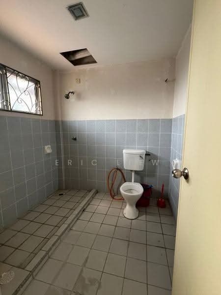 Rumah Teres 2.5-Tingkat untuk Dijual di Taman Bukit Serdang (Seri Kembangan) - Eric Liew - Bathroom - PropertyGuru.com.my