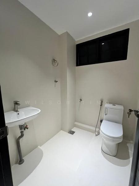 Rumah Berkembar untuk Dijual di Stapok (Kuching) - Wilson Ting - Bathroom 1 - PropertyGuru.com.my