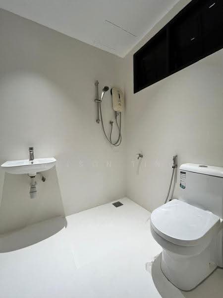 Rumah Berkembar untuk Dijual di Stapok (Kuching) - Wilson Ting - Master Bathroom (3) - PropertyGuru.com.my