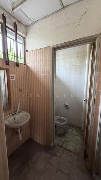 Kedai untuk Disewa di Desa Latania (Shah Alam) - KEN FARM - Bathroom - PropertyGuru.com.my