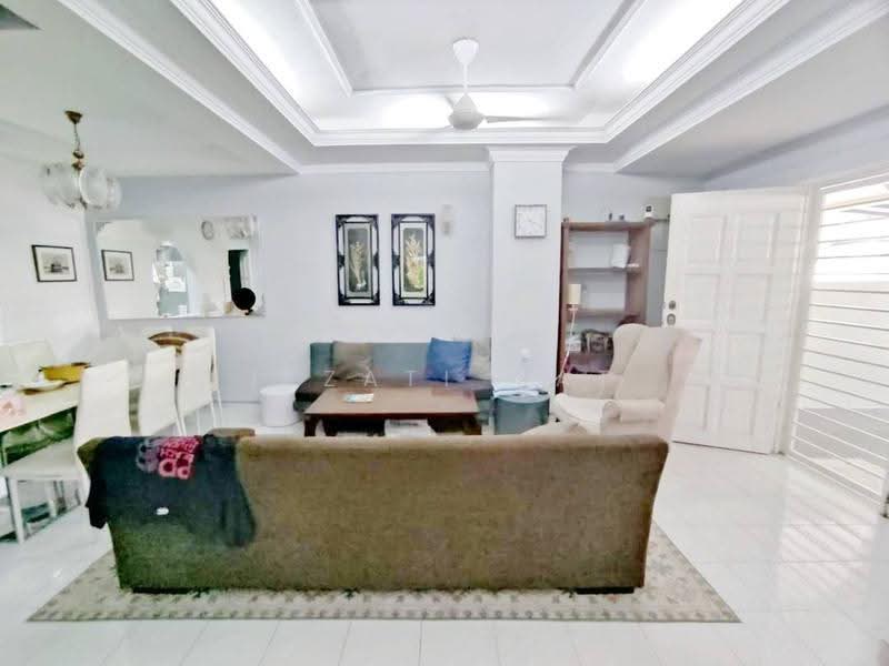 2-storey Terraced House for Sale in Seksyen 25 (Shah Alam) - Izzati Mat - Living Room - PropertyGuru.com.my
