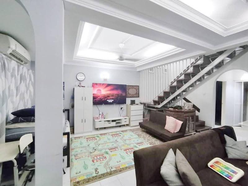 2-storey Terraced House for Sale in Seksyen 25 (Shah Alam) - Izzati Mat - Living Room - PropertyGuru.com.my