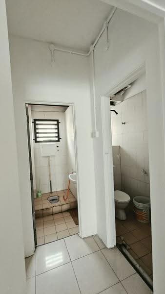 Kedai untuk Disewa di Kampung Jawa (Klang) - Jess Tay - Bathroom - PropertyGuru.com.my