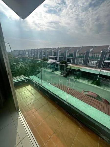 3-storey Terraced House for Rent in Kajang (Selangor) - Maya Myra - Balcony - PropertyGuru.com.my