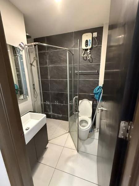 Kondominium untuk Disewa di Bay Point @ Country Garden Danga Bay - Dennis Tay - Bathroom - PropertyGuru.com.my