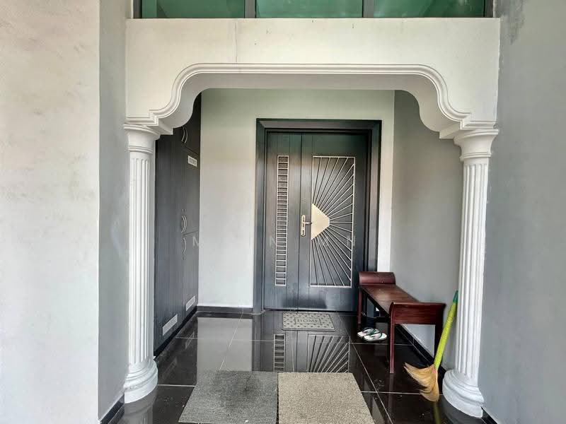 Rumah Berkembar untuk Dijual di Seksyen 7 (Shah Alam) - Muin Mn - Entrance - PropertyGuru.com.my